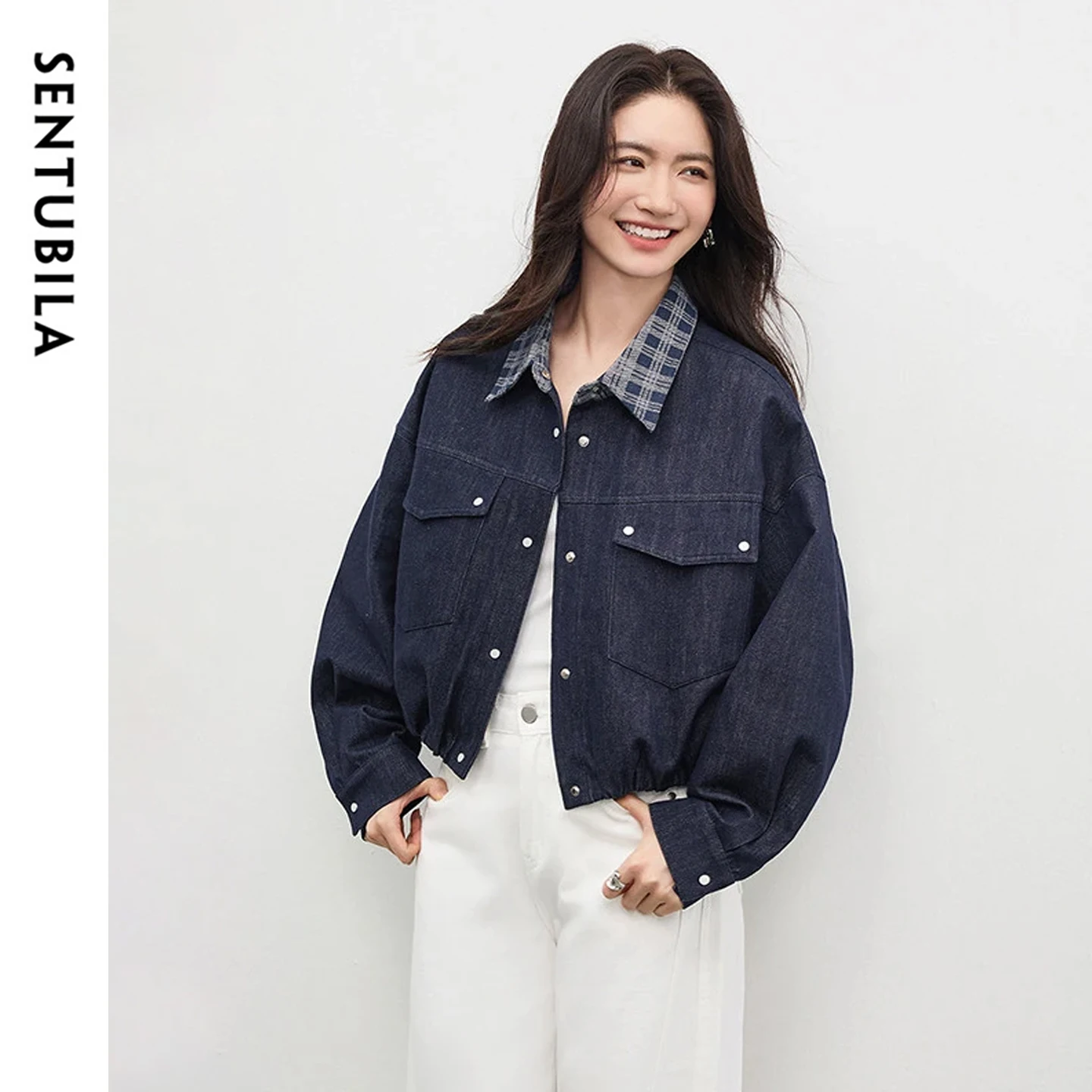 

Женская джинсовая куртка SENTUBILA в стиле ретро, модная модель 2026 года, с контрастным клетчатым воротником-стойкой, свободного кроя, короткая, повседневная верхняя одежда для женщин, 161WD5715