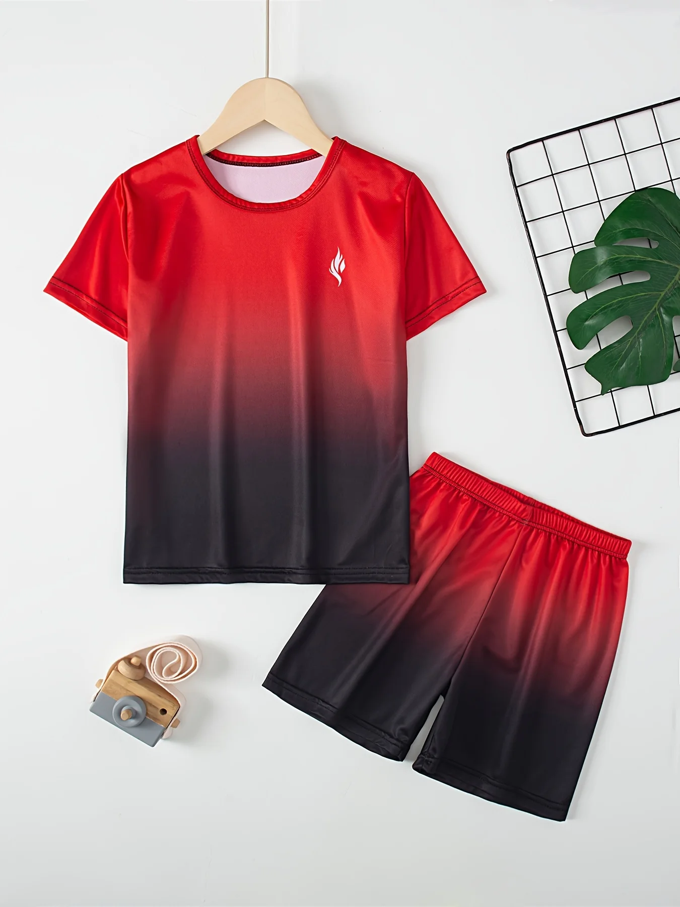 

2025 Мужские спортивные шорты с короткими рукавами, комплект градиентного дизайна, летний хит продаж, мужской комплект для спорта и отдыха, мужской комплект, быстросохнущий