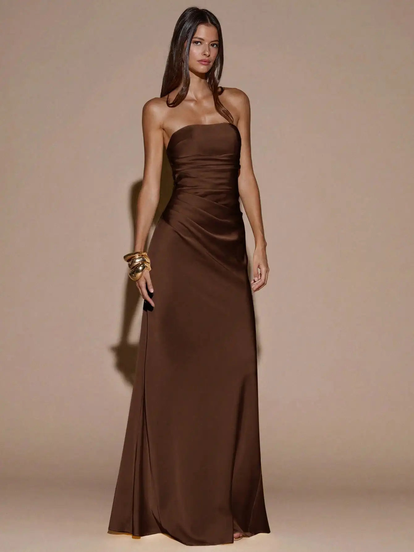 

Коричневое атласное вечернее платье без бретелек с драпировкой, длиной в пол, для торжественных мероприятий и свадебных гостей