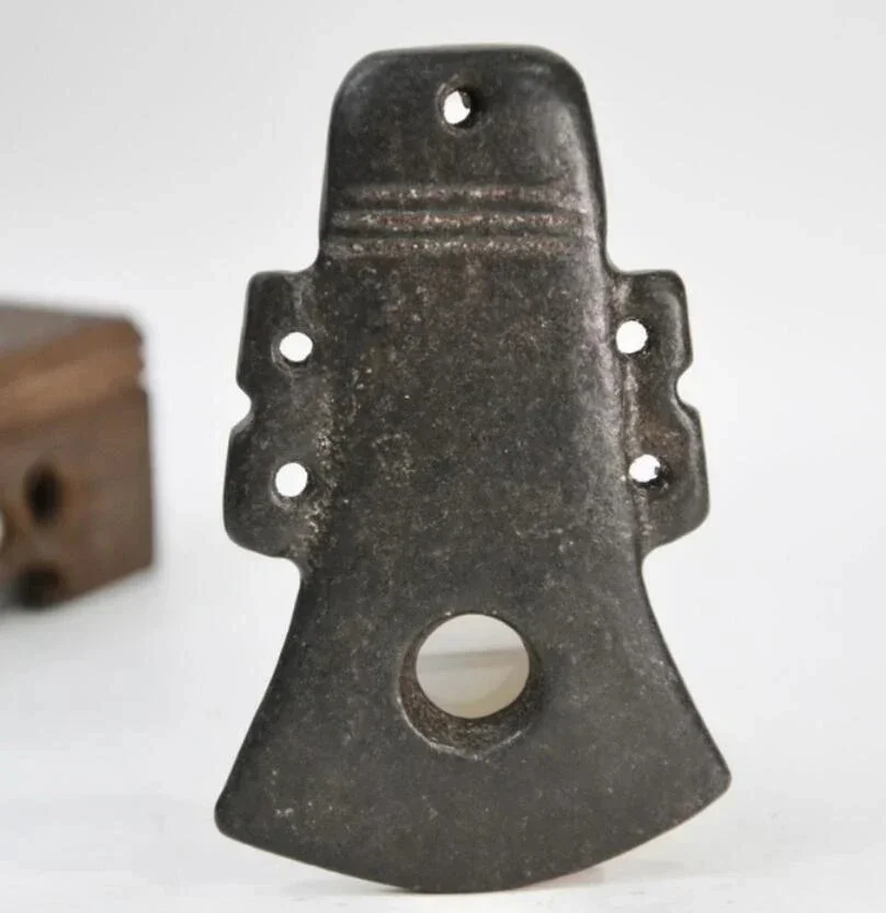Hongshan culture archaize black iron meteorite Ward off evil spirits axe small statue