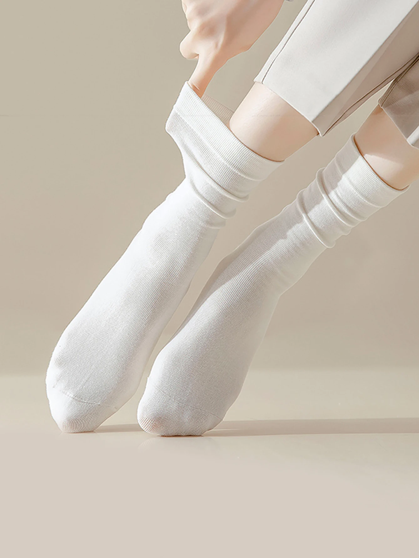 1/5 Paar einfarbige Socken in mittlerer Wadenlänge, weich, schweißabsorbierend, atmungsaktiv, lässig, trendig, vielseitig, für den Alltag, stilvolle Damensocken – Detail 2