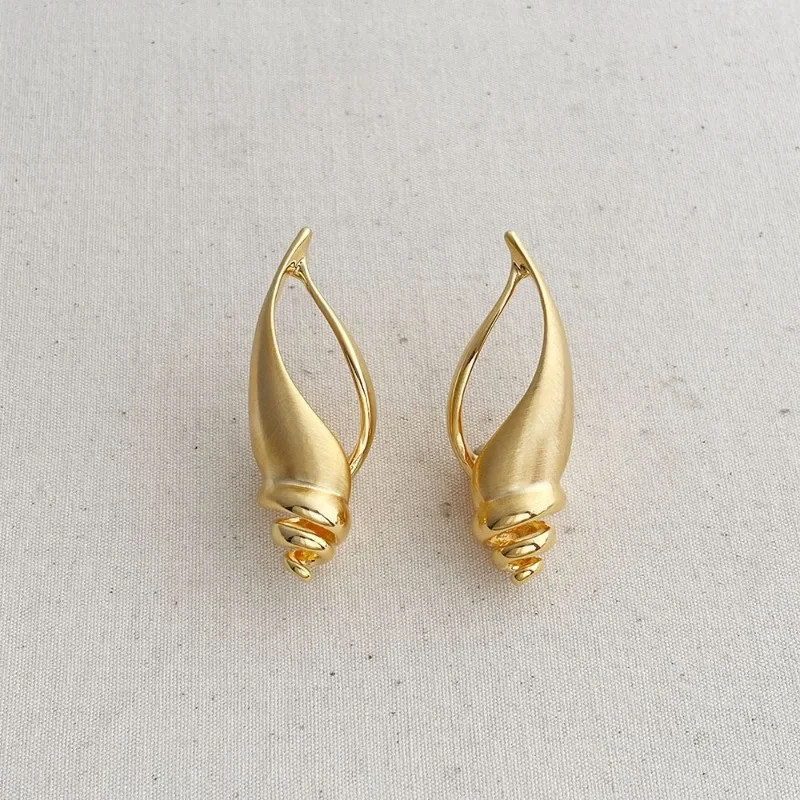 Fashion Jewelry Sweet Korean Temperament Metal Conch Shape Earrings For Women Gifts Simply Design Ear Accessories Hot Sale