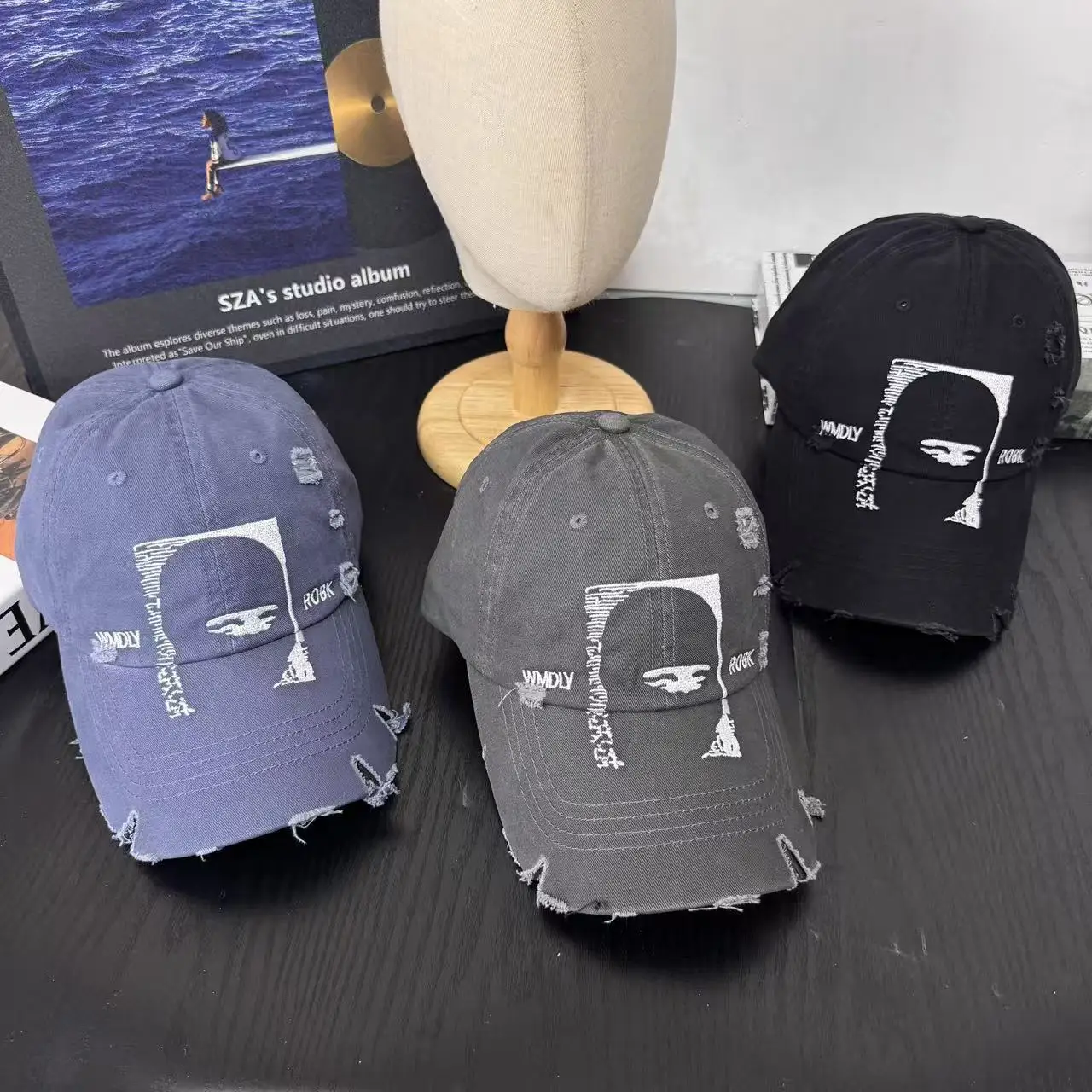 Amerikanische personalisierte Baseballkappe mit Stickerei, zerrissenem Design, weich, lässig, vielseitig, für Herren und Damen, großer Kopfumfang, Outdoor-Sport – Detail 3