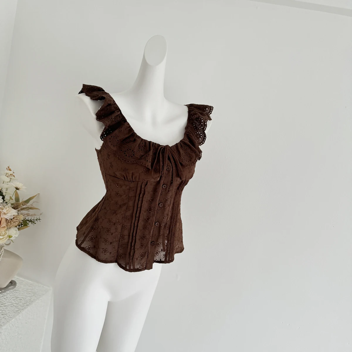 

2025 French Style Lace Trim Short Sleeve Shirt Women Summer Slim Fit Sleeveless Tank Top Lace-up Button Splicing Solid Charming