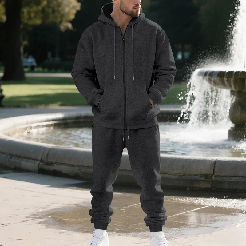

Мужской комплект: толстовка на молнии с капюшоном из плотного вельвета однотонного цвета и брюки