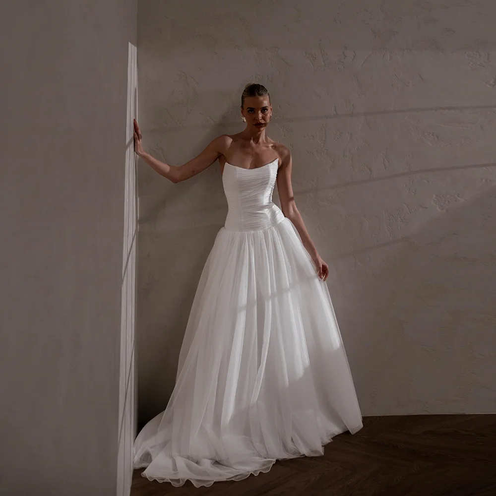 

Modest Strapless Tulle Pleated A-line Wedding Party Dress Backless and Button Bridal Gown with Trian Customized vestidos de