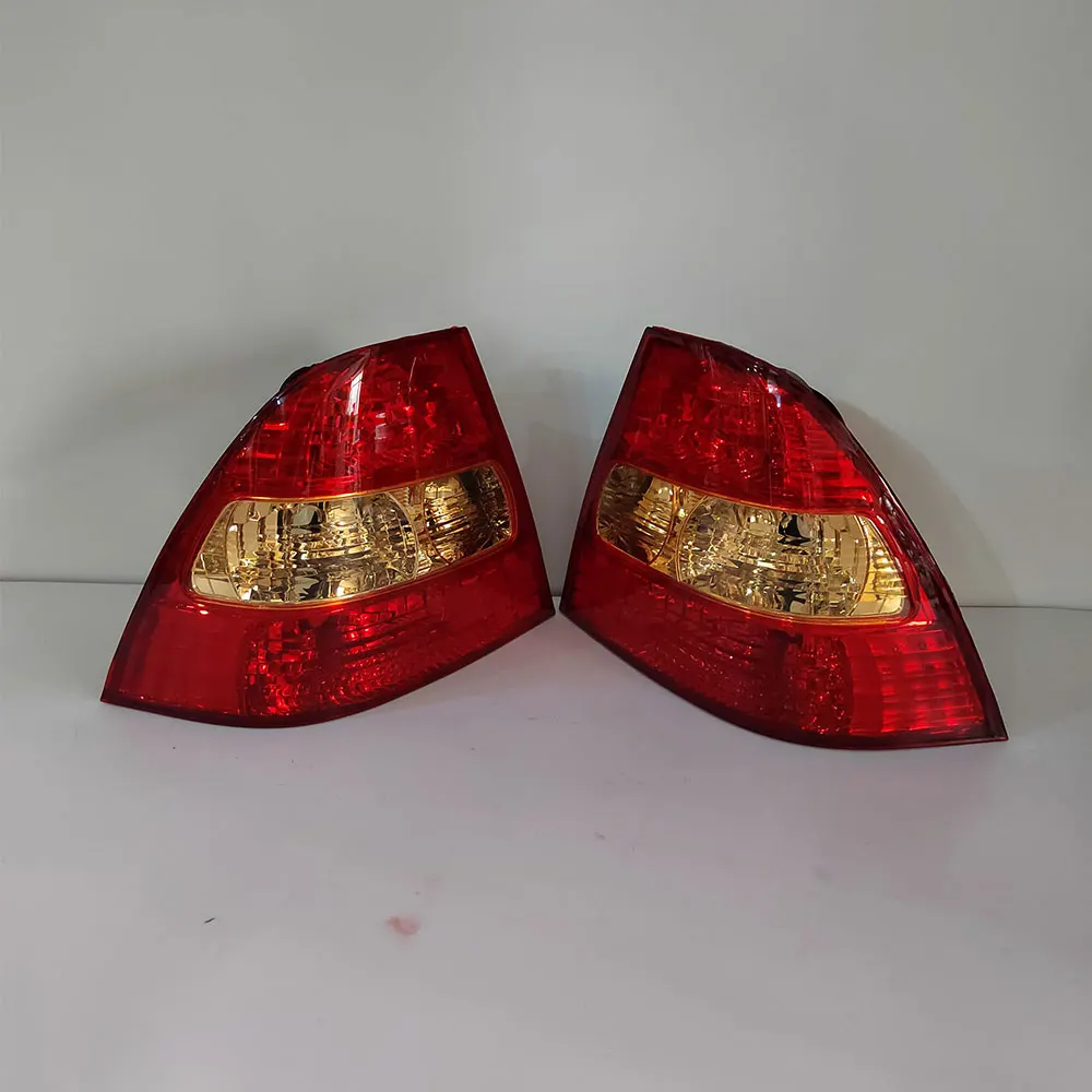 A Pair Car Tail Light Rear Brake Lamp 81551-1E240 81561-1E200 For Toyota Corolla Sedan NZE120 ZZE122 2003