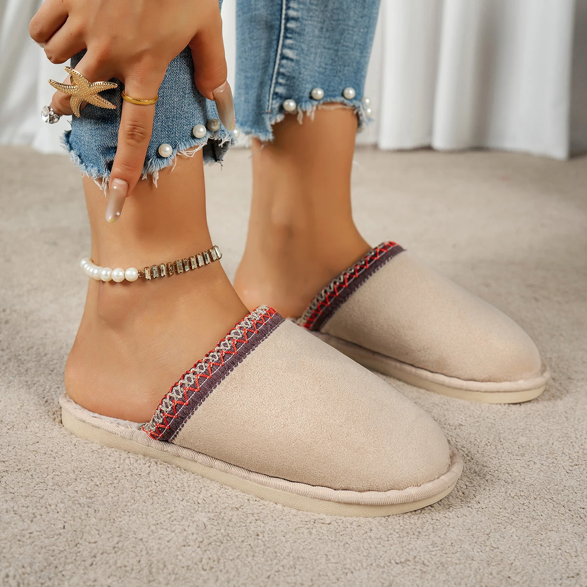 

2025 зимняя плюшевая теплая обувь, женские удобные нескользящие домашние тапочки, шлепанцы, женские модные пушистые женские тапочки на платформе в стиле ретро