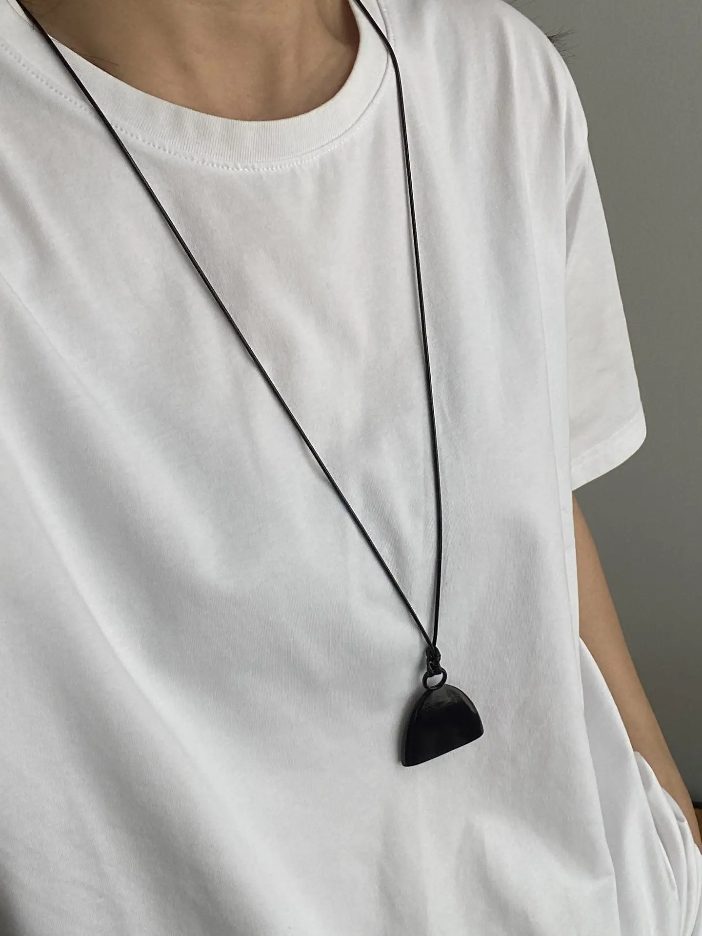 

Vintage Black Leather Cord Muted Wind Chime Pendant Necklace Women's Colorful Triangle Bell Design Trendy Sweater Chain