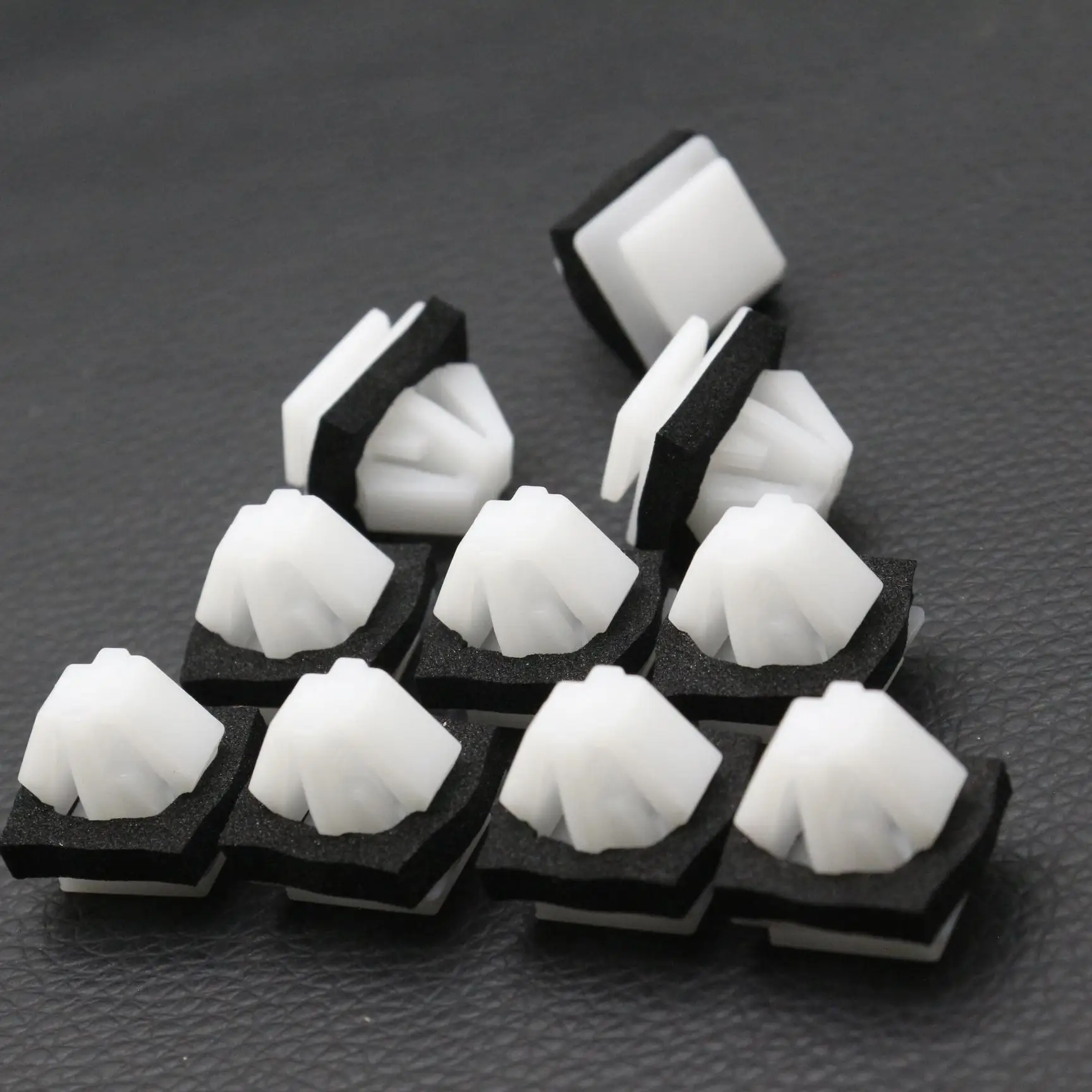 

10 pcs Molding Retainer Clips With Black Sealer For Hyundai Azera Sonata Hybrid Equus Genesis Hood Trim Garnish – 863603L000
