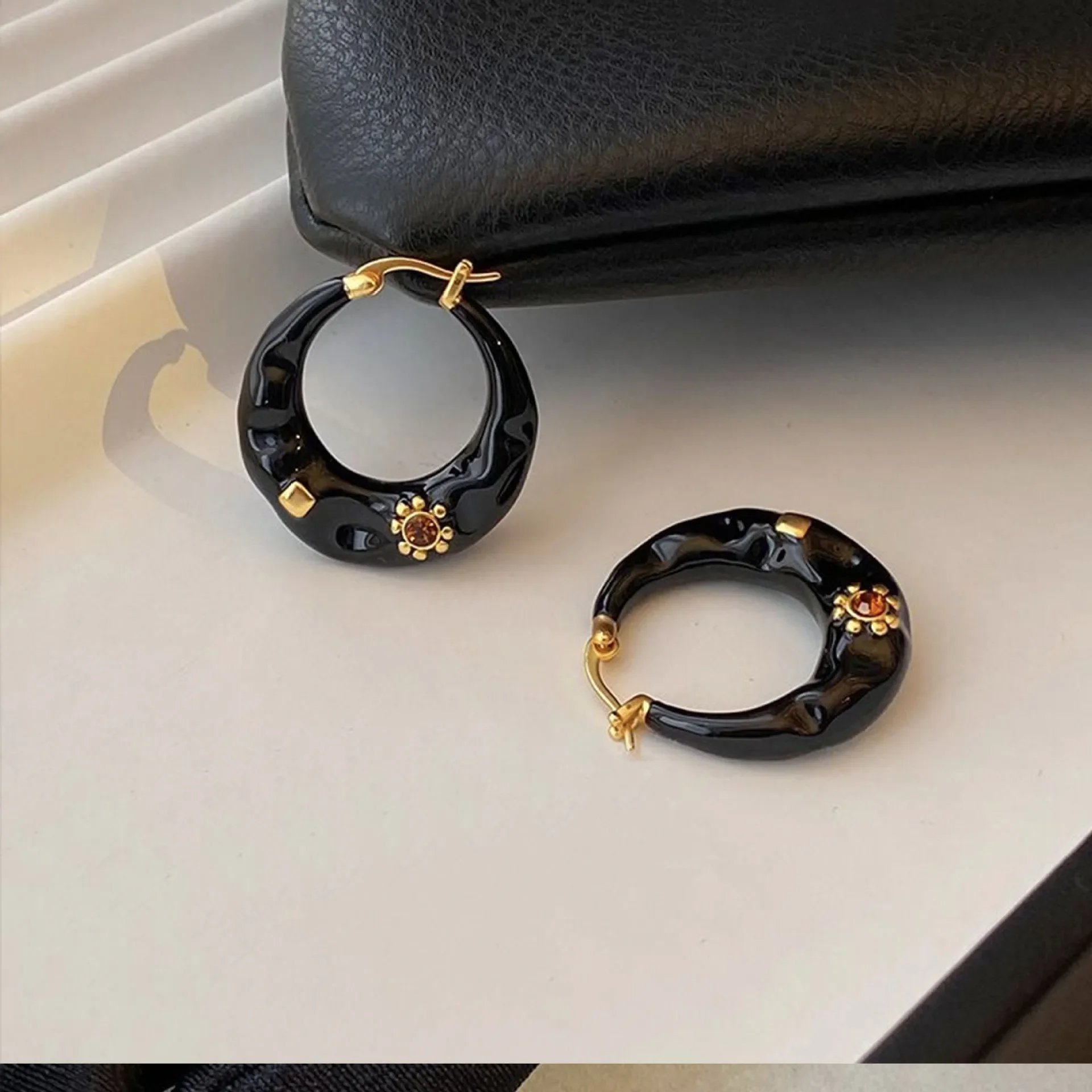 French Retro Circle Enamel Geometric Metal Circle Round Hoop Earrings Light Luxury High-end Women Party Jewelry Accessories