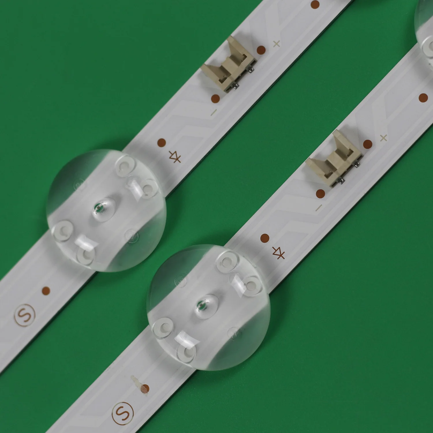 LED Backlight strip 8 lamp For LG 32