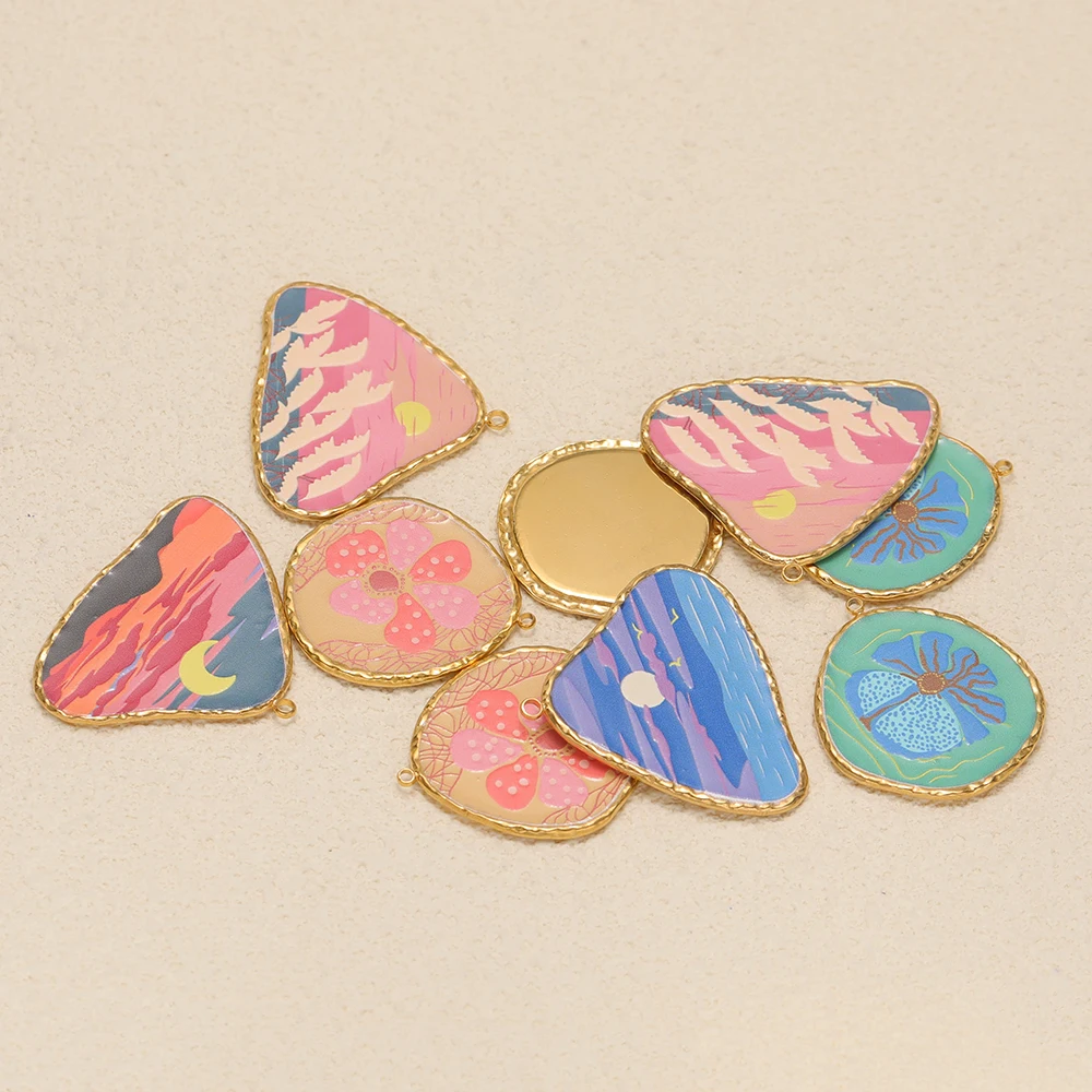 4 Stück Edelstahl-Anhänger in Goldfarbe mit Blumen- und Sonnenuntergangsmotiven für DIY abstrakten Schmuck, Halsketten, Anhänger, Kinderarmbänder und Ohrringe. – Detail 5