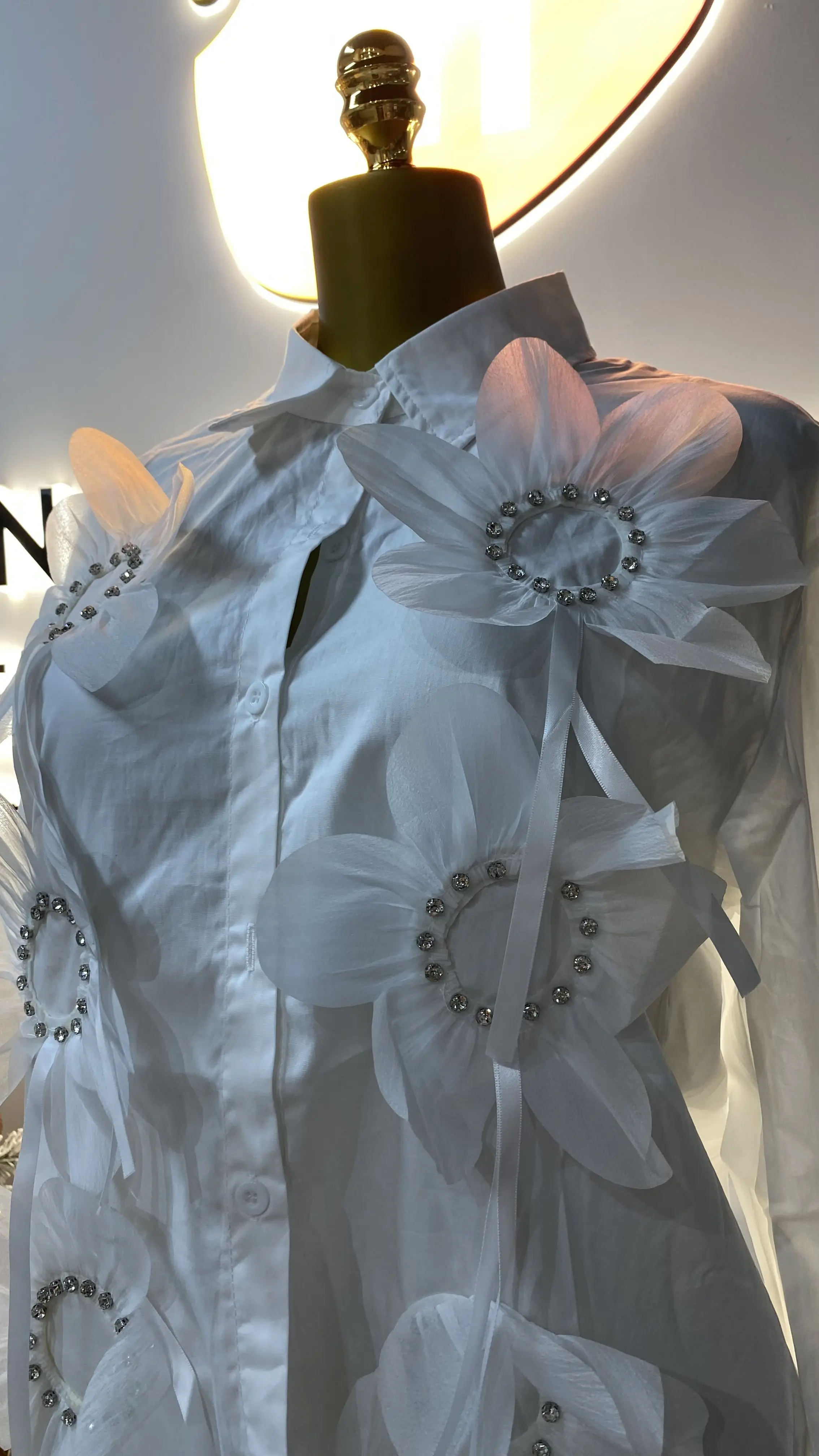 Boutique al por mayor 2025 otoño nueva moda bordado slim fit suelto versátil temperamento camisa de manga larga para mujer-GZMM390