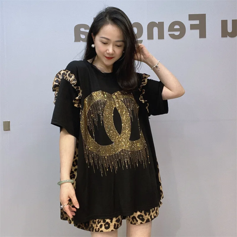 

Модные леопардовые лоскутные оборки, шифоновые комплекты из двух предметов, женские свободные футболки с короткими рукавами и бриллиантами, топ + шорты с эластичной резинкой на талии