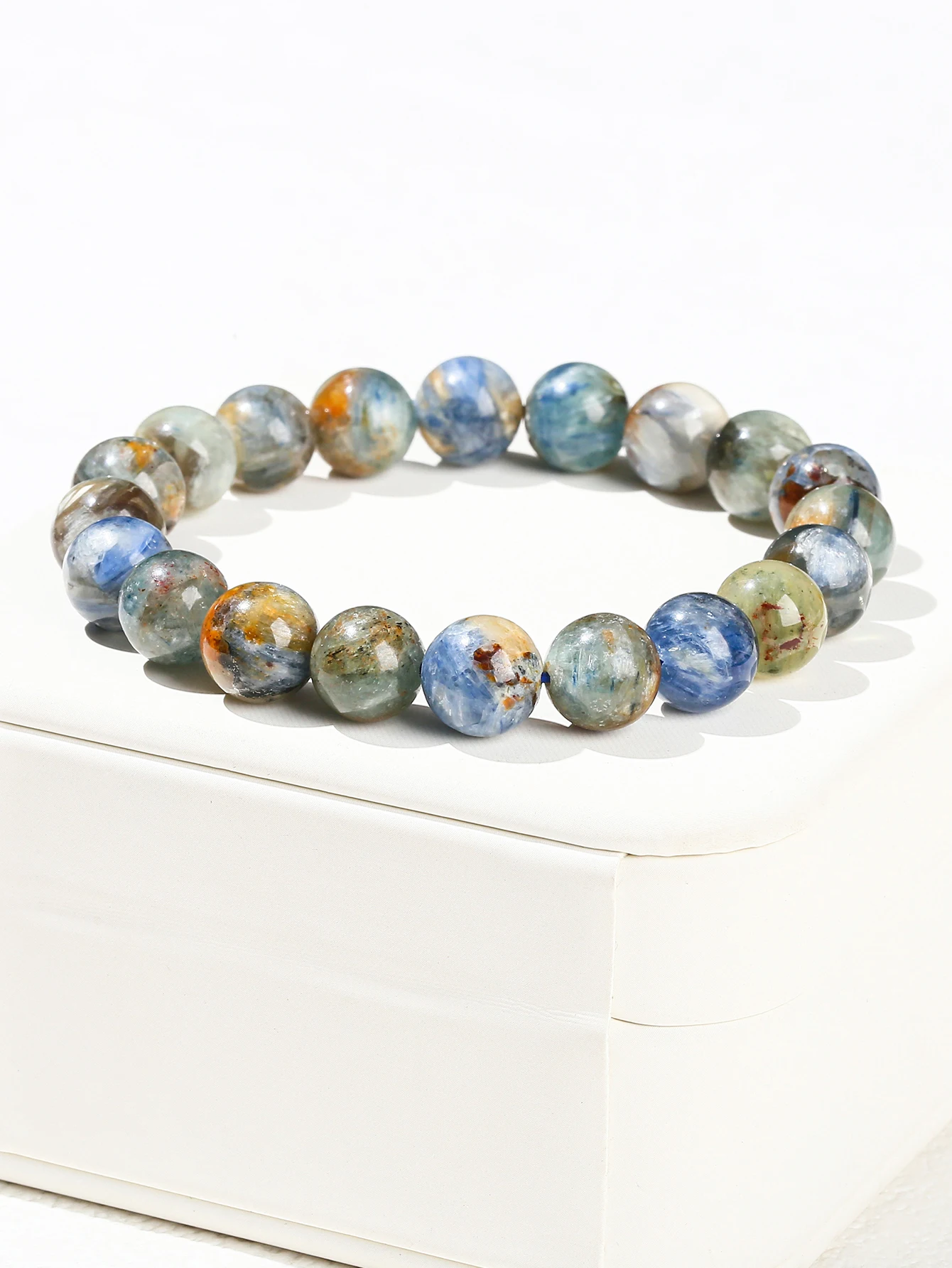 Armband aus Natursteinen, blaues Kyanit-Steinarmband, Edelsteinperlen, Chakra-Stein-Schmuck für Damen und Herren, spirituelles Geschenk. – Detail 2