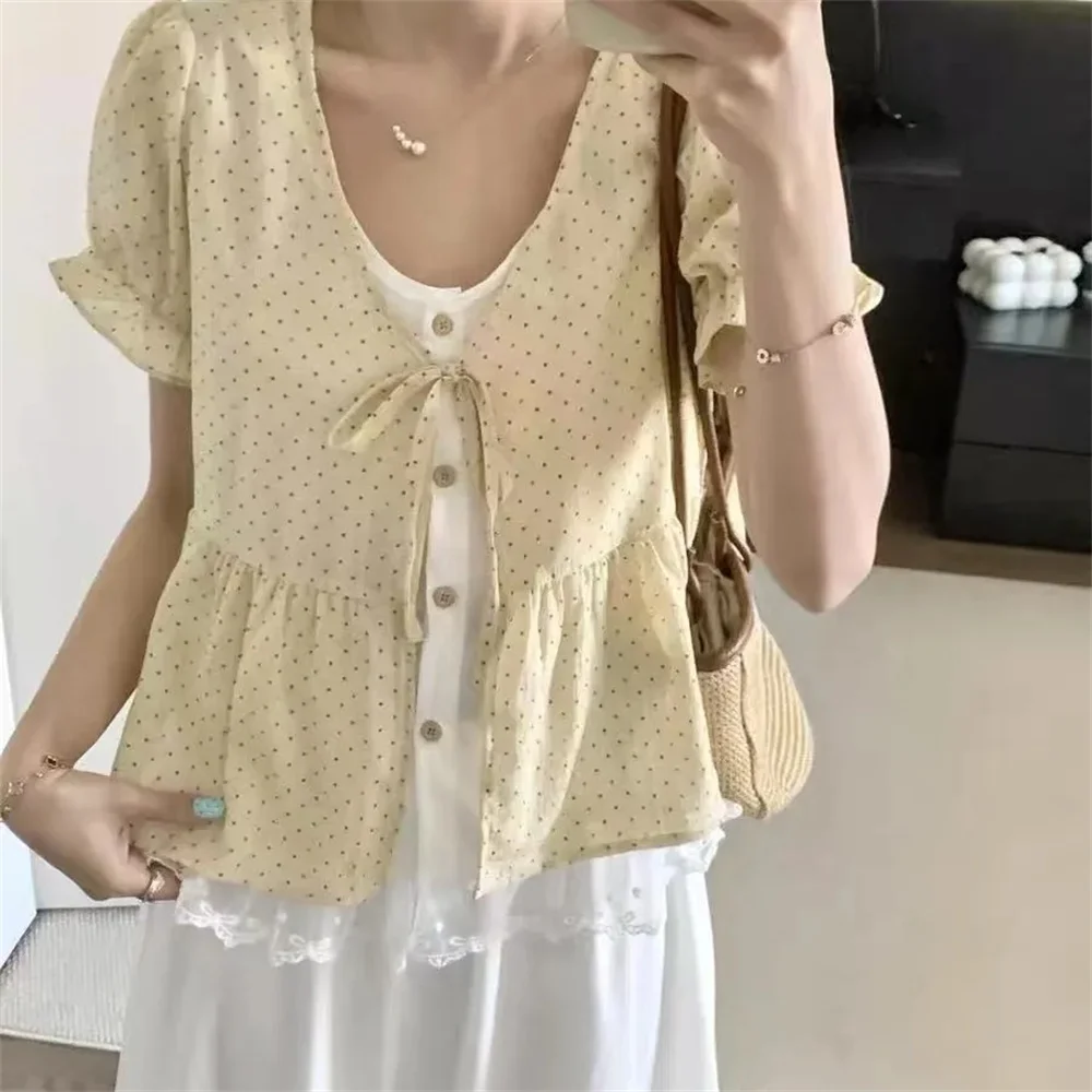 Sommerliches Polka-Dot-Shirt mit Schnürung für Damen, koreanische Mode, V-Ausschnitt, lockere T-Shirts 2026, Puffärmel, Y2K, Spitzen-Patchwork, Crop-Tops, Tees – Detail 5