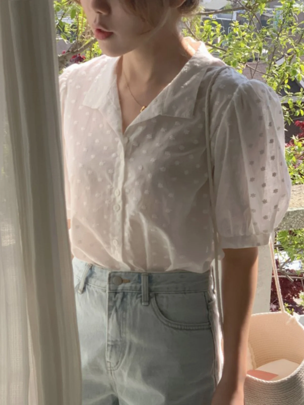 

Chic Embroidered Lace irt Women's Summer Faion Design Bubble Sve Translucent ort Sve Top Korean Sle Loose Fit