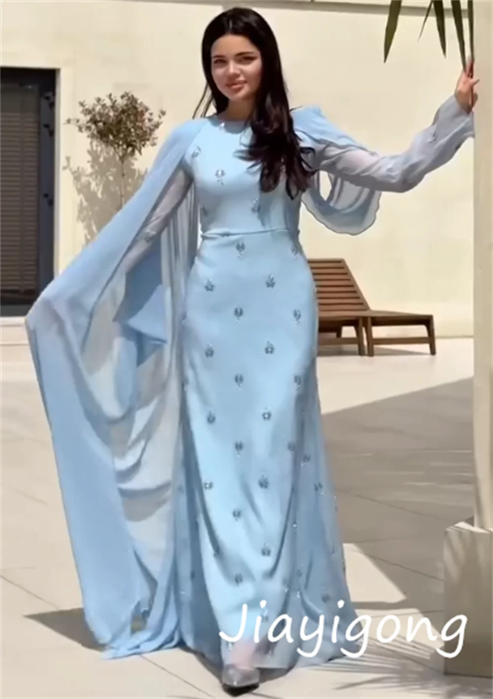 Abiti lunghi personalizzati con paillettes in jersey squisito con pieghe a trapezio e scollo rotondo Occasioni su misura Intricato retrò