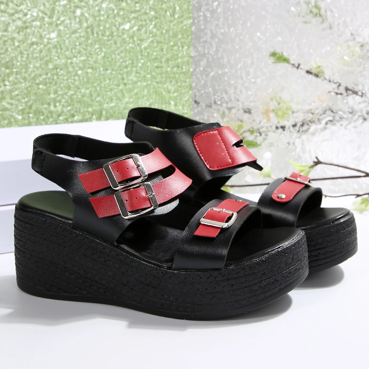 صنادل صيفية أنيقة برأس مستدير مثيرة كاجوال بكعب عريض عصرية الأكثر مبيعًا صنادل نسائية جديدة مريحة بمقاسات كبيرة في الهواء الطلق