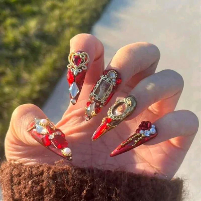 30PCS New collection of nail accessories: red heart-shaped gemstone, alloy-plated with diamonds, water droplet design.