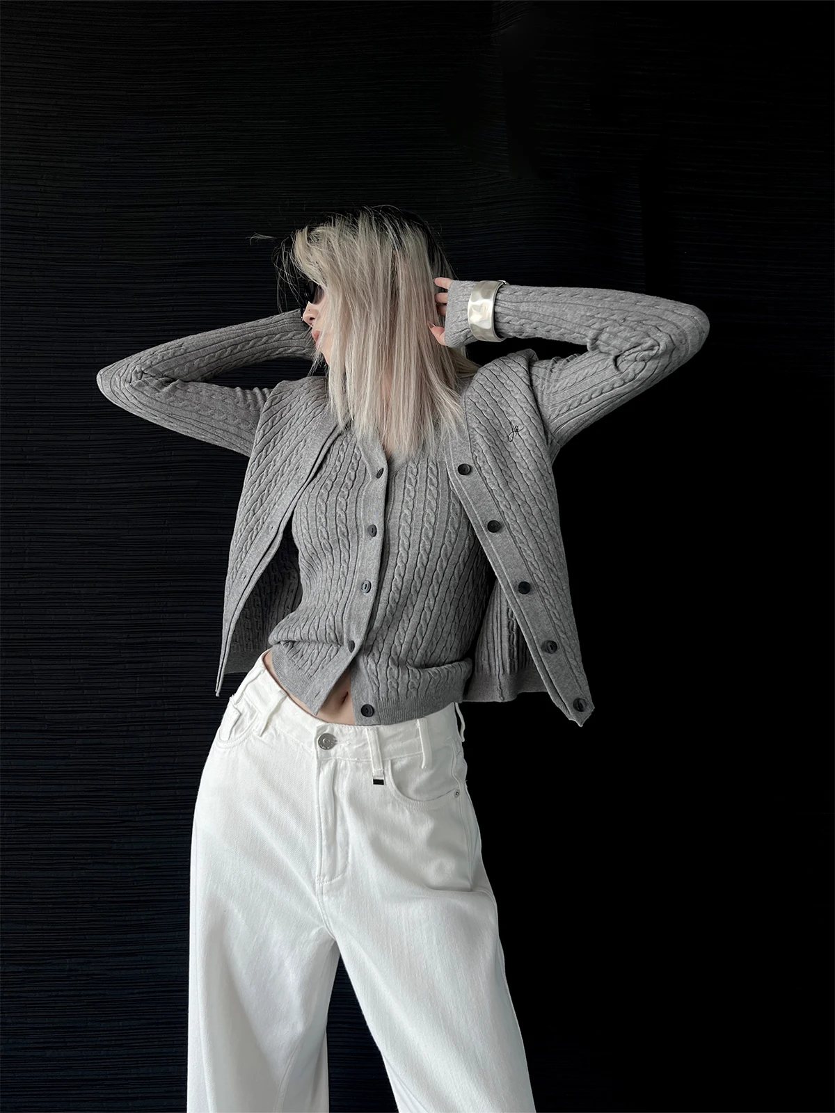 

Slim Fit Knitted Cardigan And Vest Two Piece Set Women's Top Faionable lectual Early Autumn Twist Yarn Knitting Set