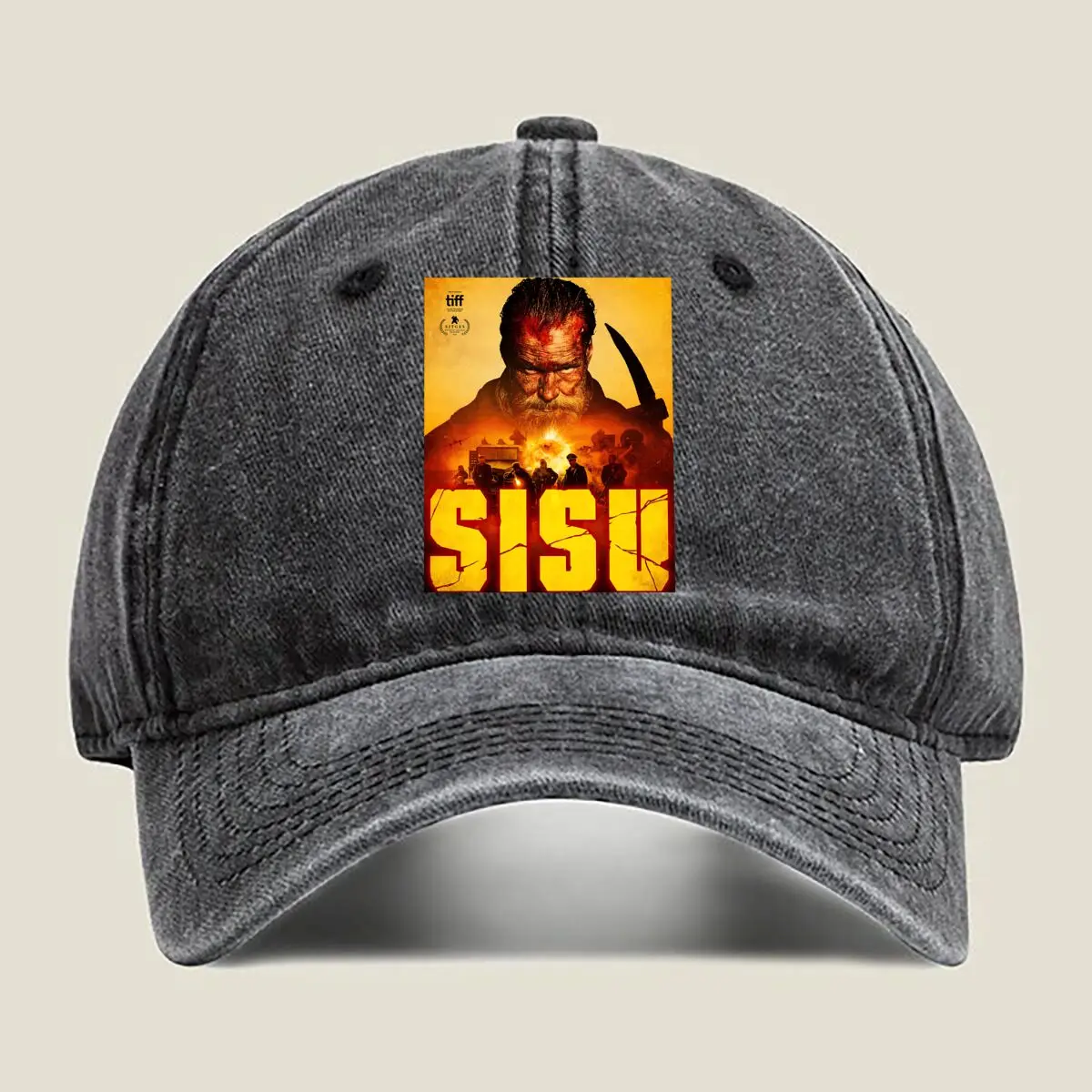 فيلم سيسو - قبعة بيسبول مستوحاة، بتصميم تحية مثيرة