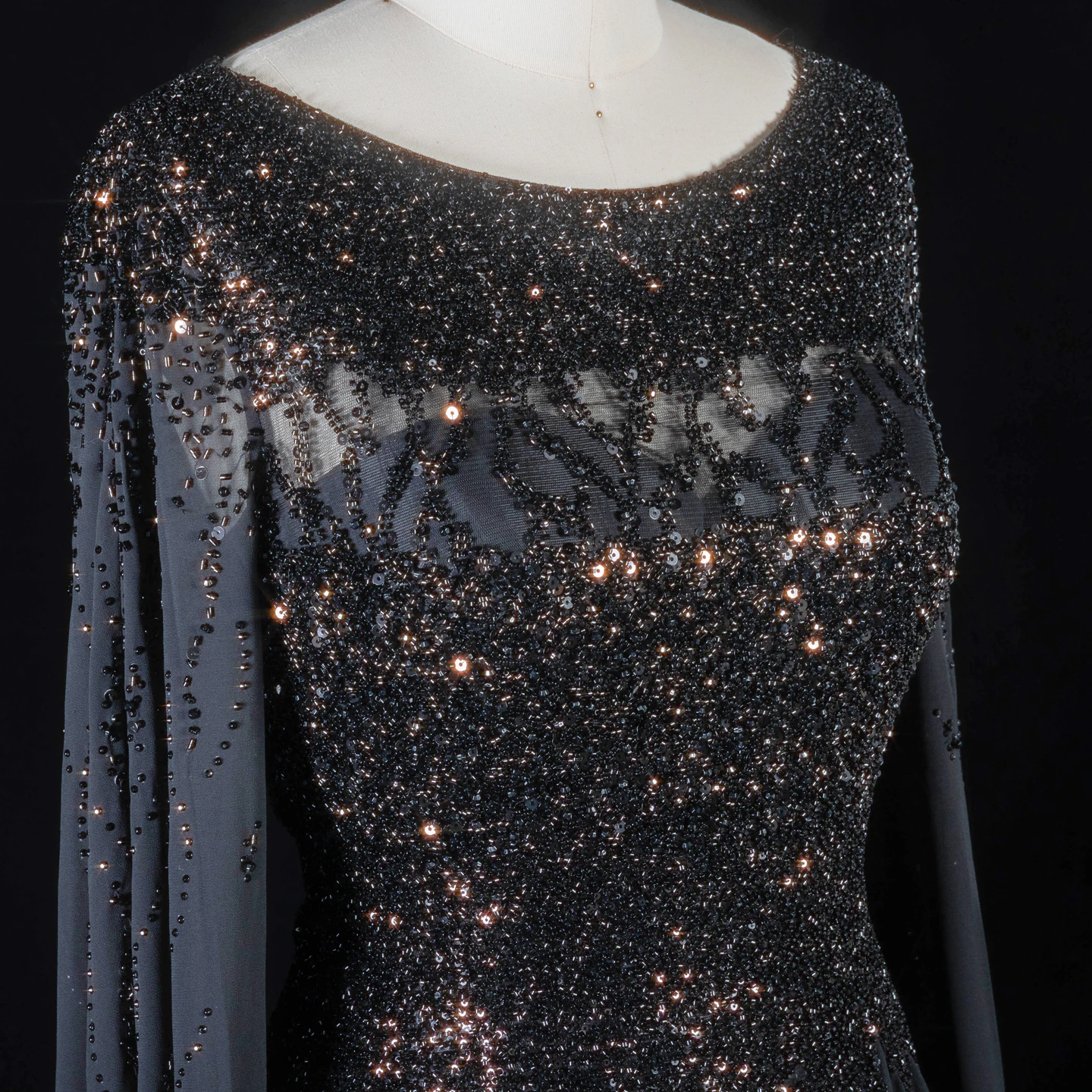 Sharon Said Abendkleid Luxuriöses A-Linien-Kleid mit Pailletten, Cape-Ärmeln und Perlen für Hochzeit, Abschlussball, Dubai, formelle Party, Ballkleid SS105, maßgeschneidert – Detail 23