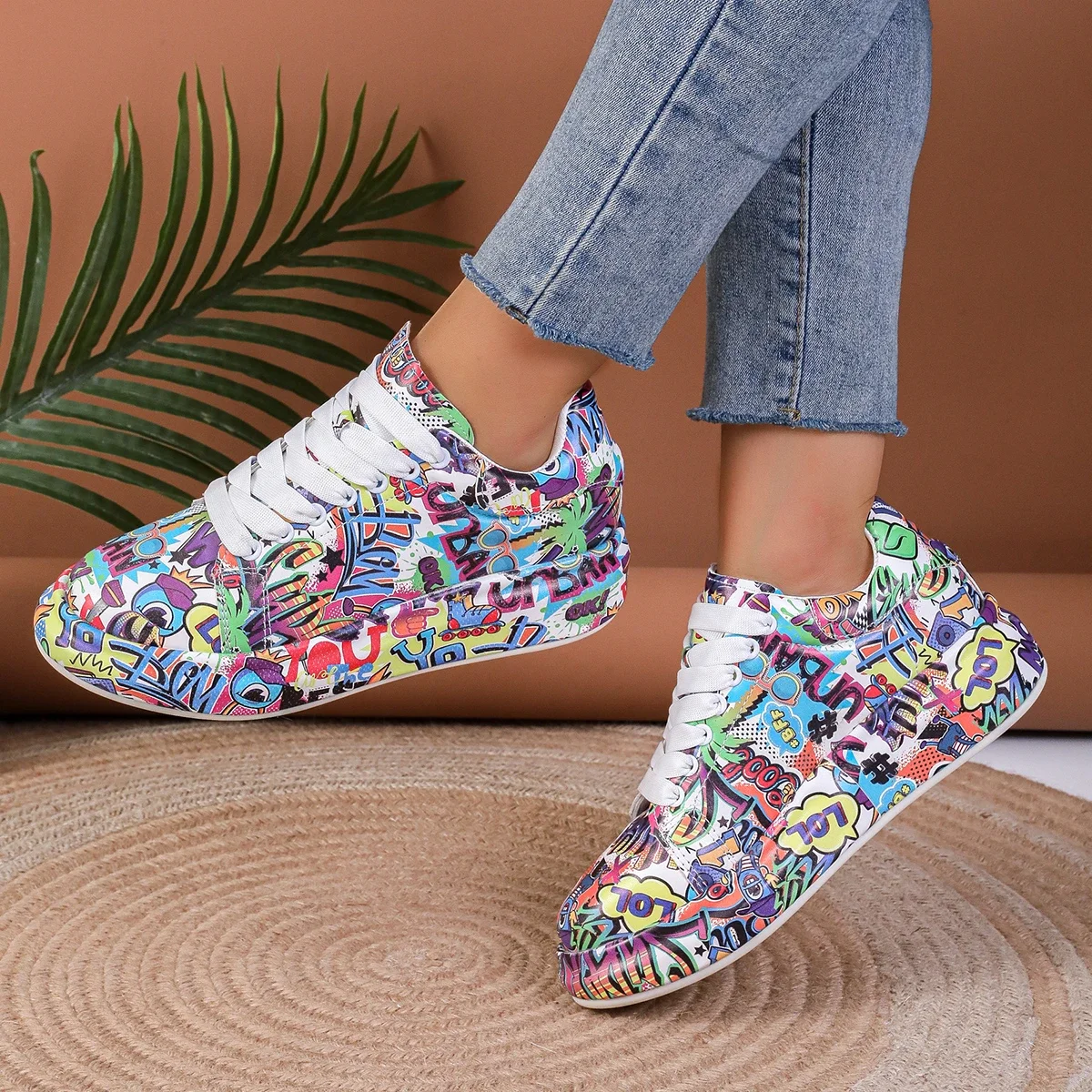 Thick-soled Increased Women's Sports Shoes Women New Women's Hand-painted Graffiti White Shoes Outdoor Casual Shoes Plus Size 43