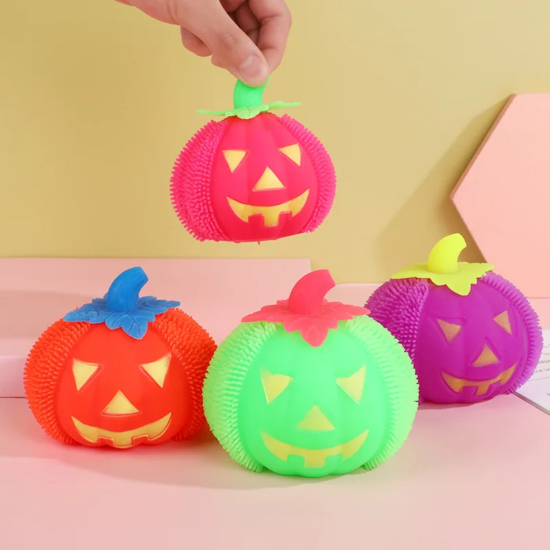 Halloweenowa Śmieszna Świecąca Dynia do Ściskania, Kulka z Futra, Zabawka Sensoryczna Antystresowa dla Dzieci