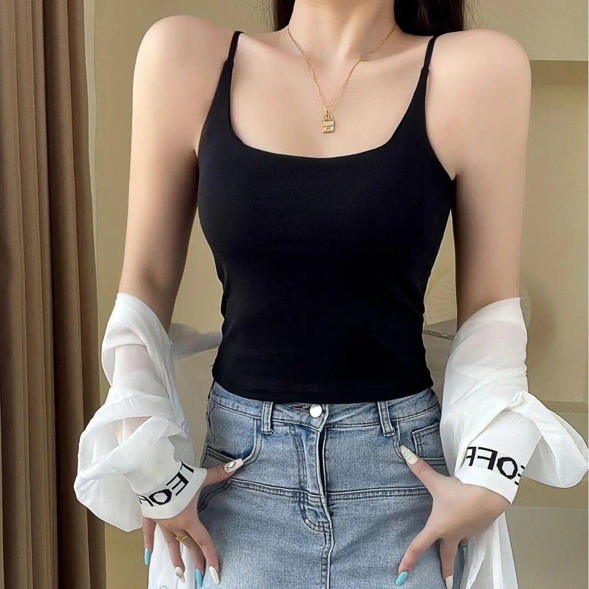 الأساسية الصلبة كاميس عادية أكمام السباغيتي حزام المحاصيل الأعلى ساحة الرقبة تانك القمم مع المدمج في الصدرية y2k الصيف النساء الملابس