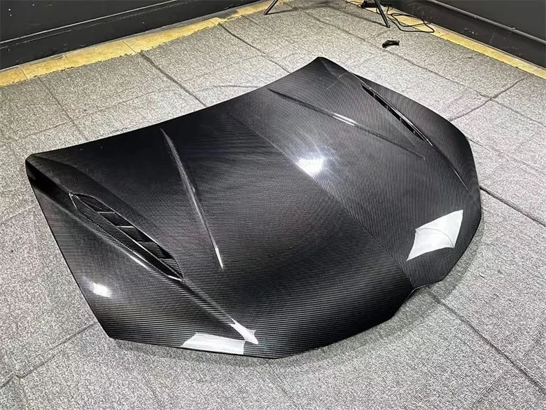 For 2023 URUS P Style Dry Carbon Fiber Engine Hood High Quality New Front Bonnet 2