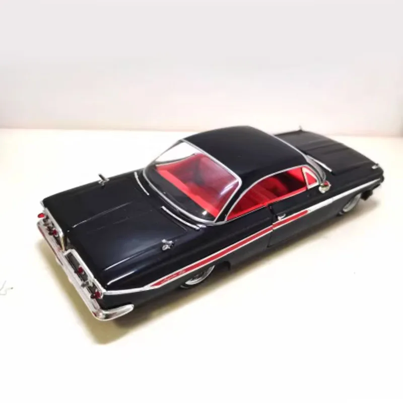 

Jada 1:24 Scale 1961 Impala Simulation Alloy Toy Car Model Classic Collection Ornament Gift Souvenirs
