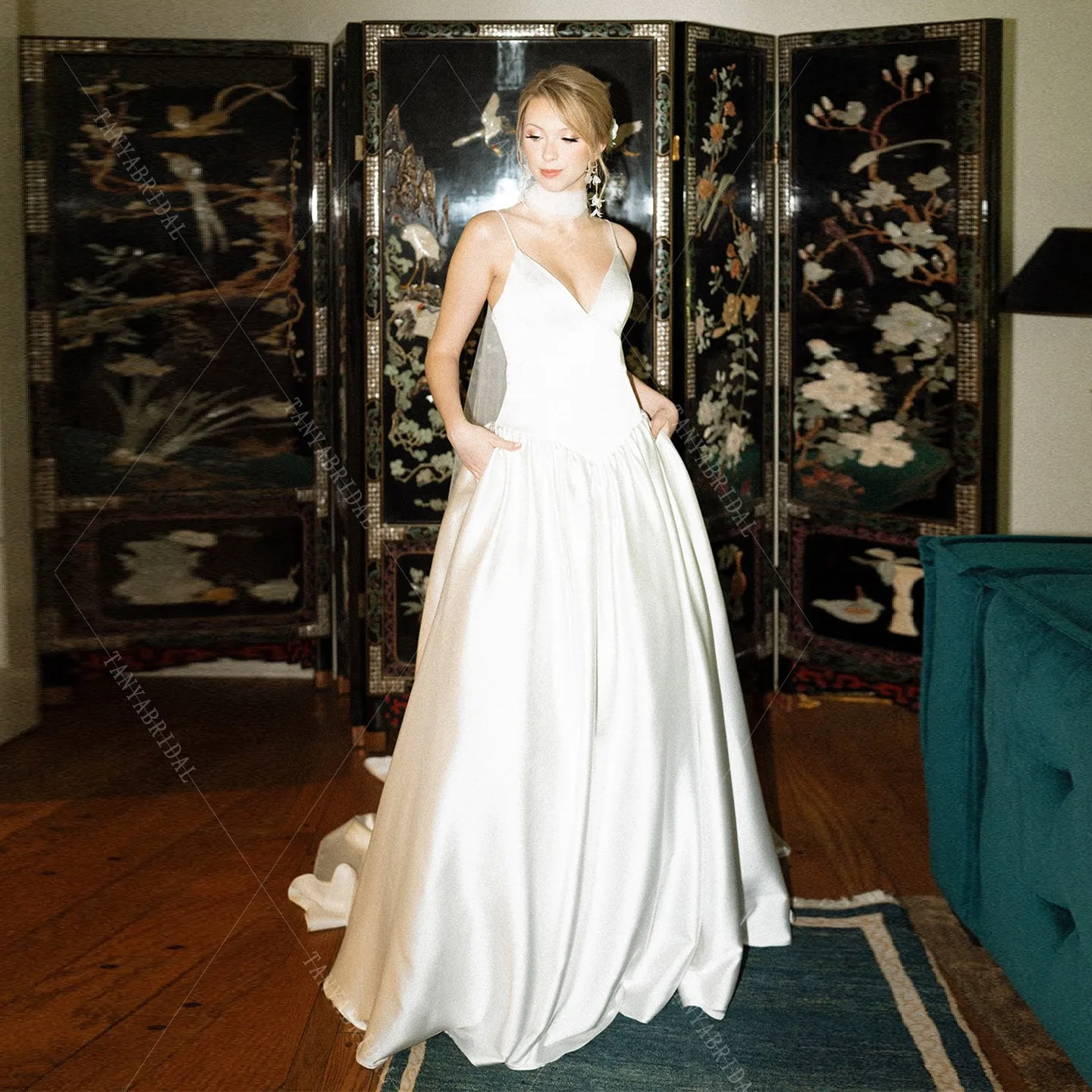 Elegant V Neckline Spaghetti Straps Satin Wedding Dress With Long Tulle Scarf A Line Sleeve Elegant Bridal Gown Robe De Mariée