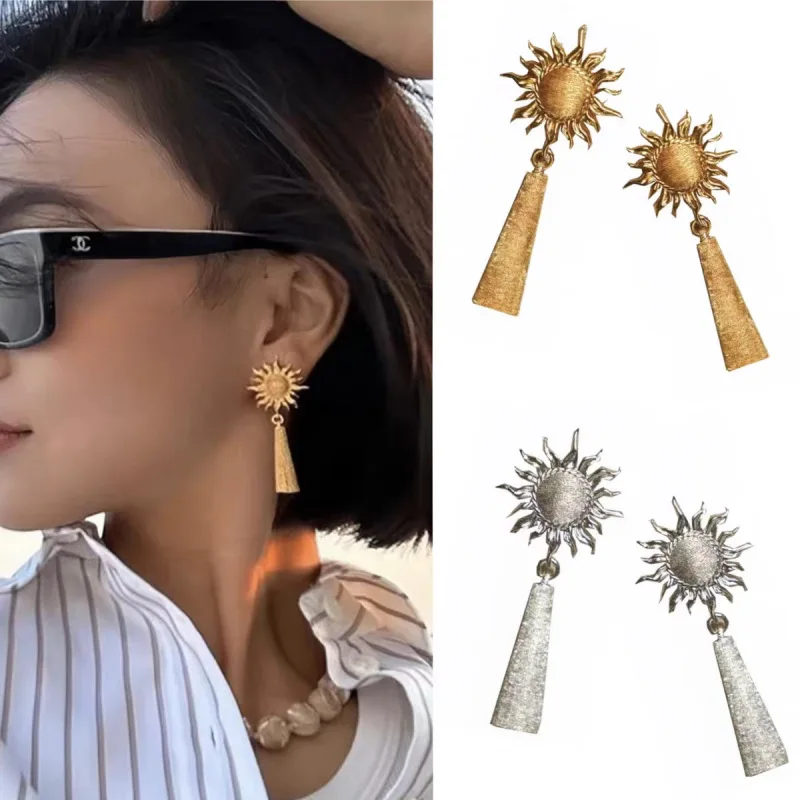 Retro gold sun fringed earrings niche design light luxury medieval earrings advanced temperament cold wind stud earrings