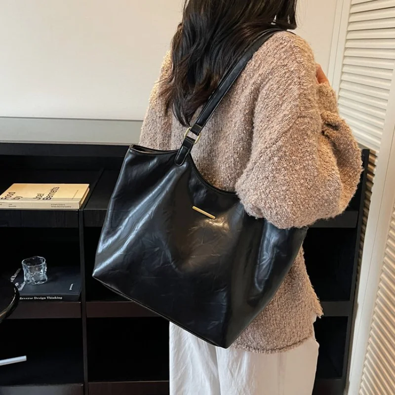 

Top-Tier Ladies Tote Bag Made Of Goatskin Leather Featuring High-End Ireland Famous Commuter Lightweight Soft Look