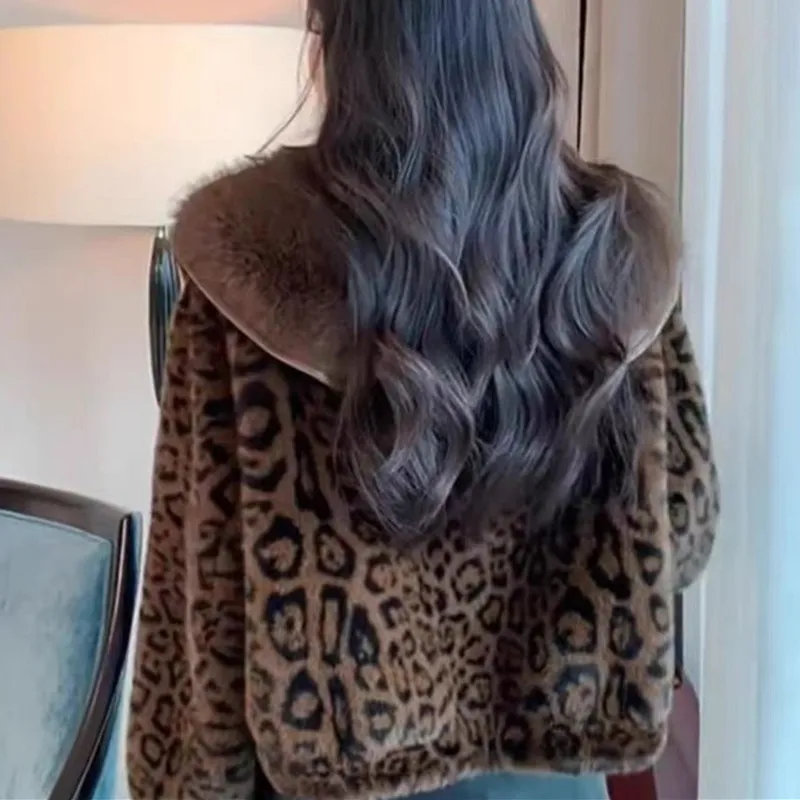 جودة عالية 2026 موضة الفراء كولور فرو منك سترة جديدة قصيرة الفراء تصميم سميكة ودافئة ليوبارد طباعة معطف تقليد معطف الفرو