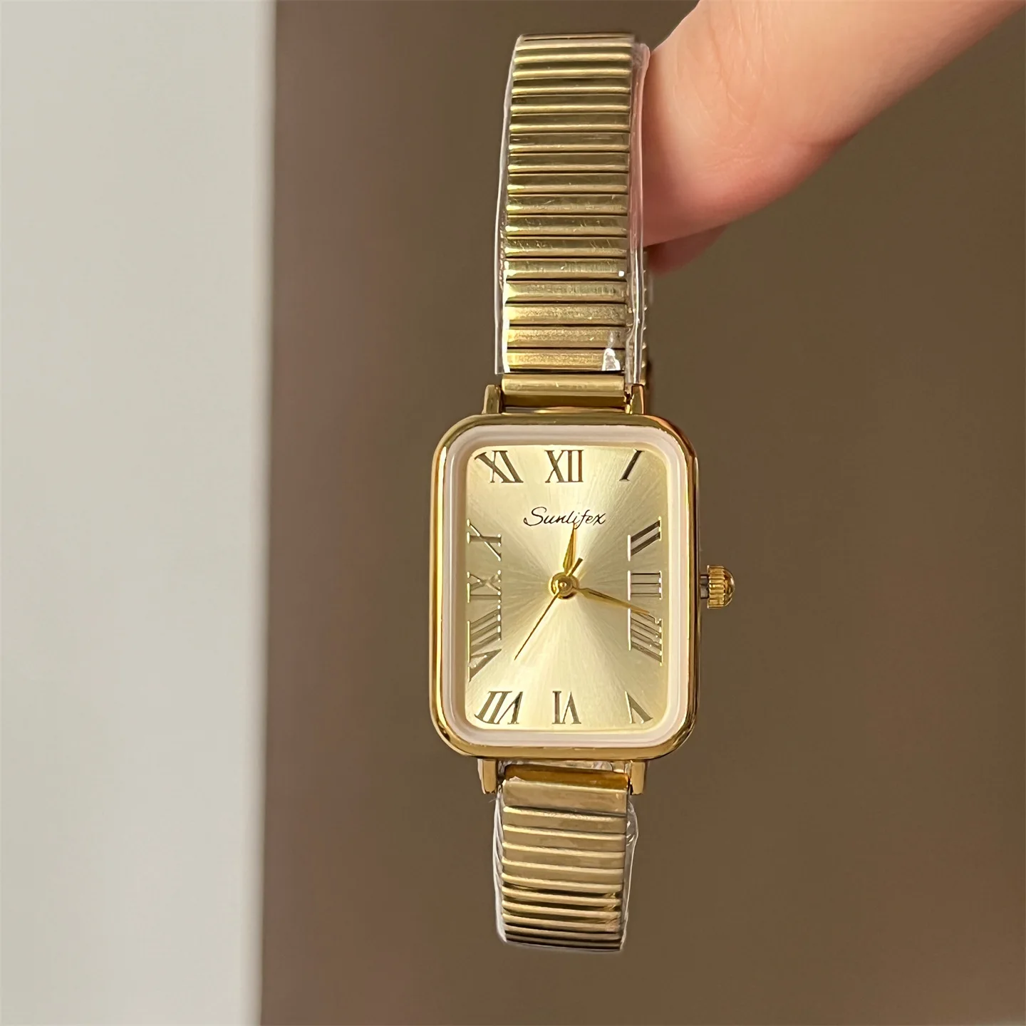 

Exquisite women's wristwatchgold square Roman numeral watch, new luxury style metal strap, quartz watch, perfect gift for women.