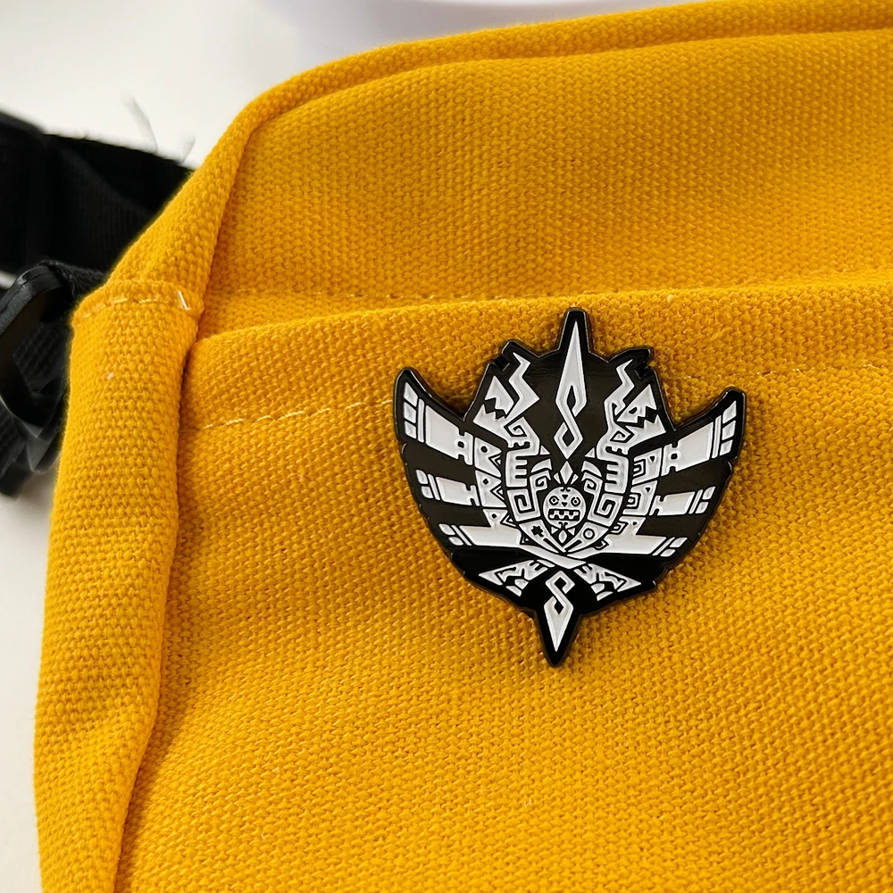 MH4 الوحش هنتر-4 شارة شعار آر بي جي بروش خمر المعادن المينا دبوس ألعاب هدية جمع الهدايا التذكارية #5