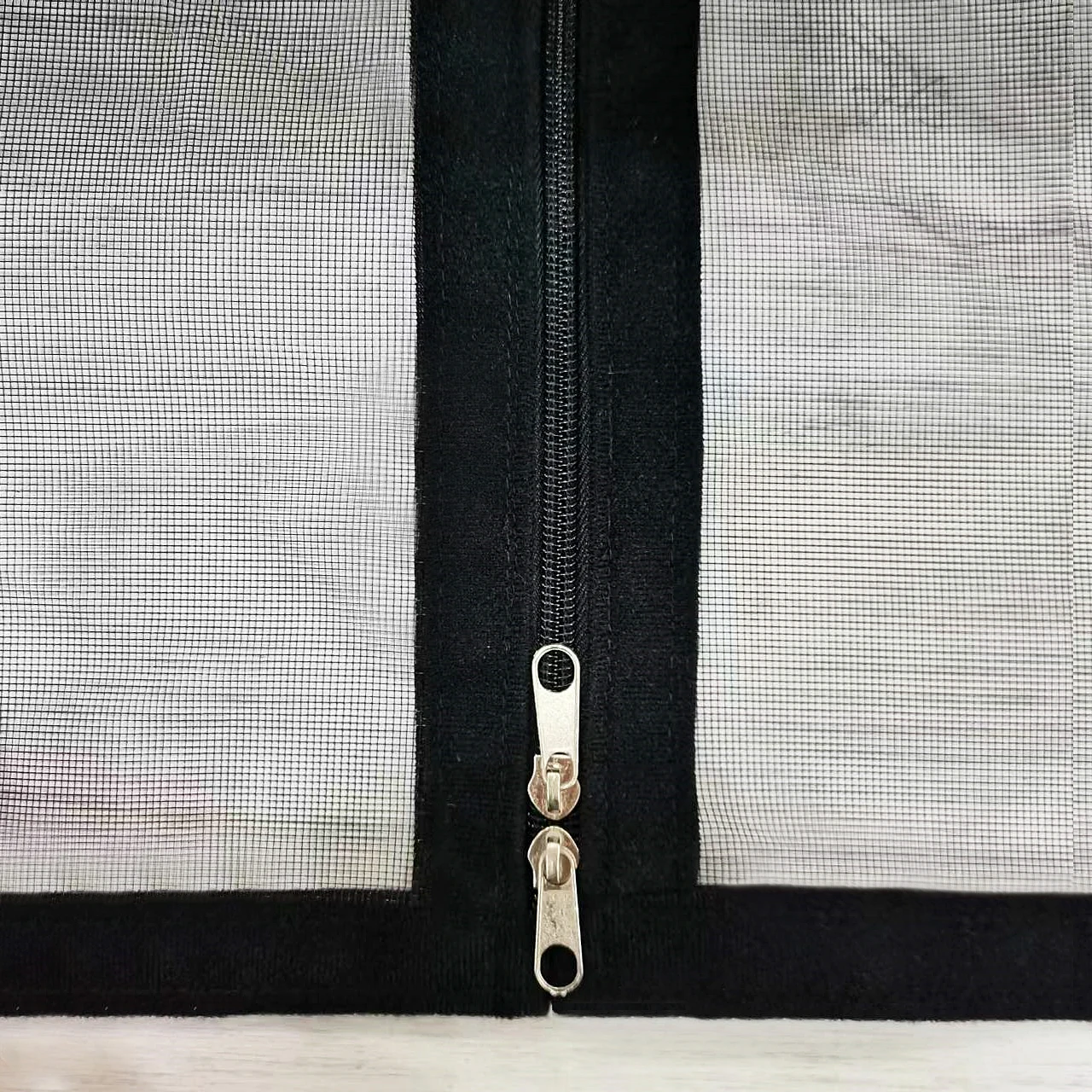 มุ้งกันยุงสำหรับหน้าต่างตาข่ายกรองแสงหลายขนาดพร้อมซิปตาข่ายกันยุงสีดำ