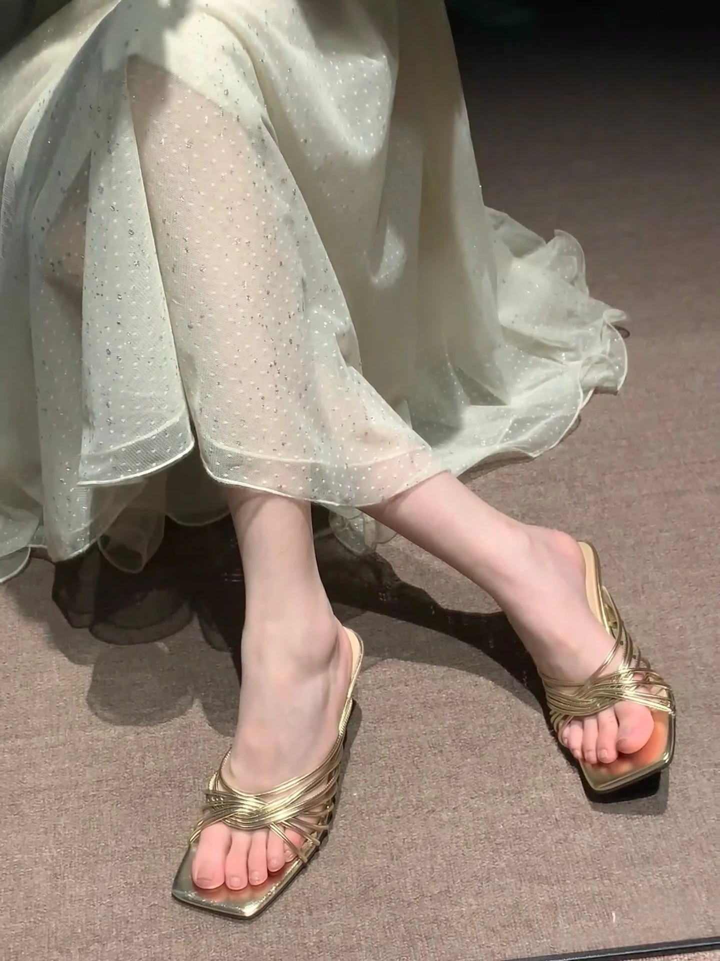 Lin Xiaohuo Gold Cross Strap Square Toe High Heels Women's Summer Outdoor Wear Open Toe OL Slippers Fashionable Minimalist Style