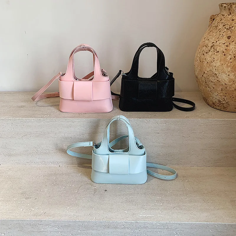 

2025 Women's High-end Niche Bucket Bag - Spring New Splicing Solid | Stylish Simple Portable Messenger Bag