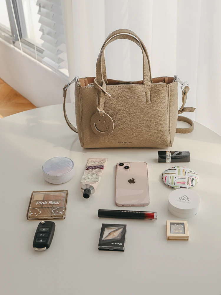Retro Women's Tote Bag Versatile Single Shoulder Crossbody Bag for Commuting Casual Leisure PU Leather Handbag