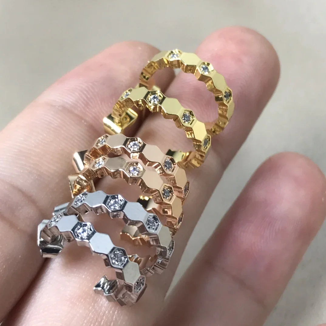 The new 925semi-circular honeycomb zirconium diamond three-dimensional earrings are unique and versatilenot easy to collide with