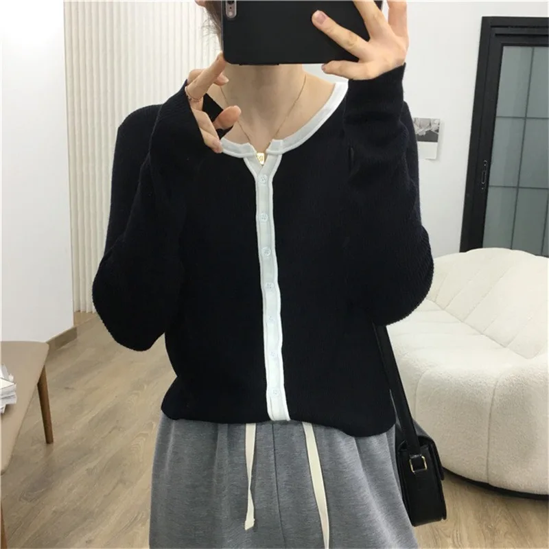 Color Blocking Scissor Neck Soft Long Sleeve Knitted Top Women's Thin Sweater Spring Slimming Smooths Silhouette E2523