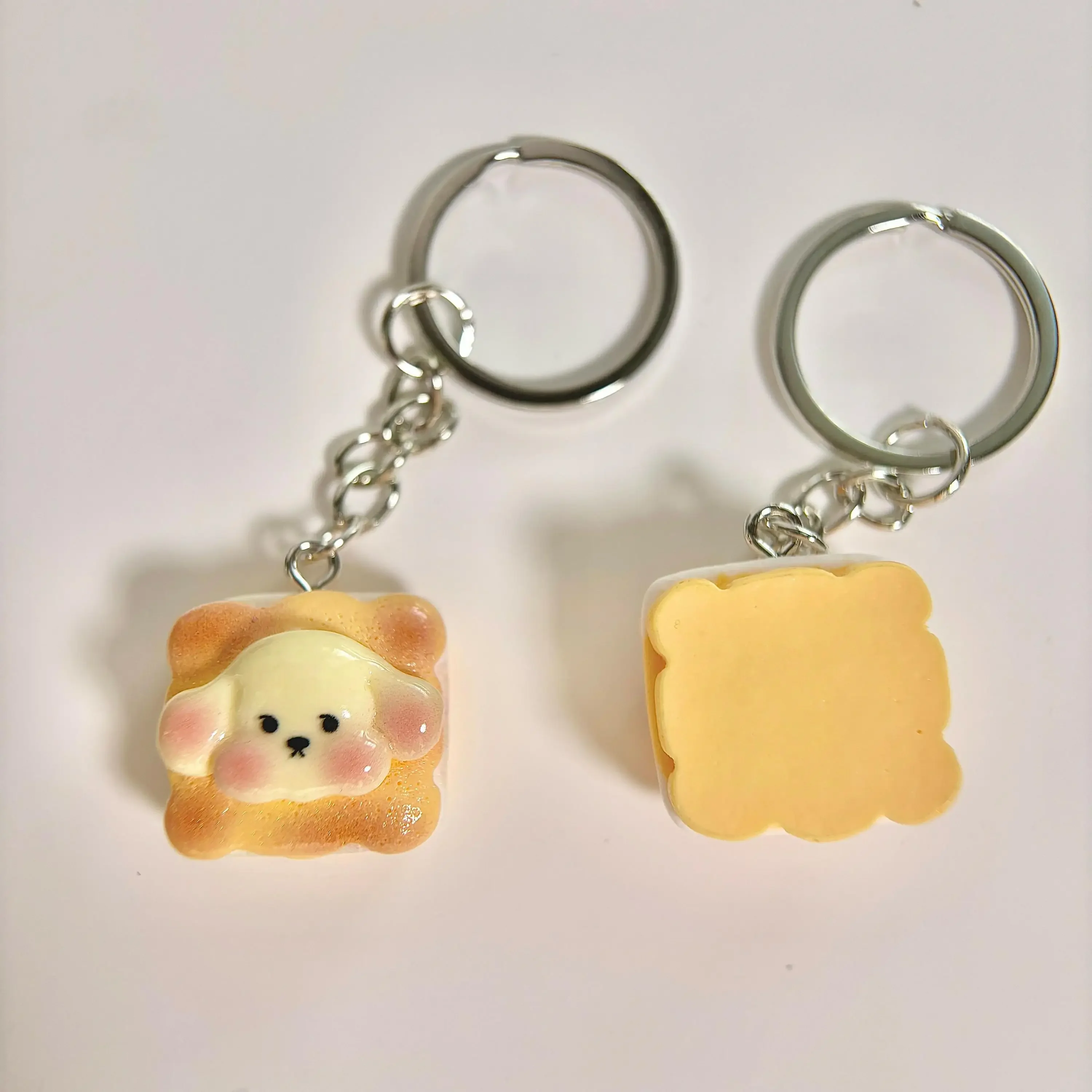 Cute Puppy Cookie Resin Cartoon Keychains, Miniature Food Keyring, Perfect for Goodie Bags, Party Favors, Novelty Pendant Gifts