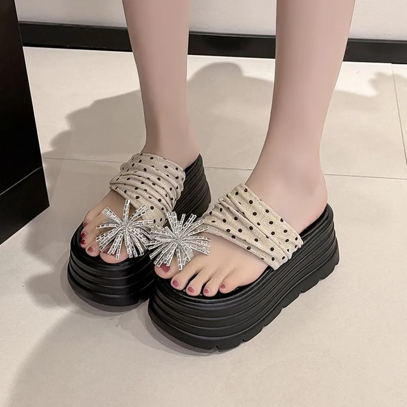 New 2026 Wave Dot Thick Soled Slippers for Women in The Summer of Height Increasing, Small and Fashionable Cool Slippers Trend