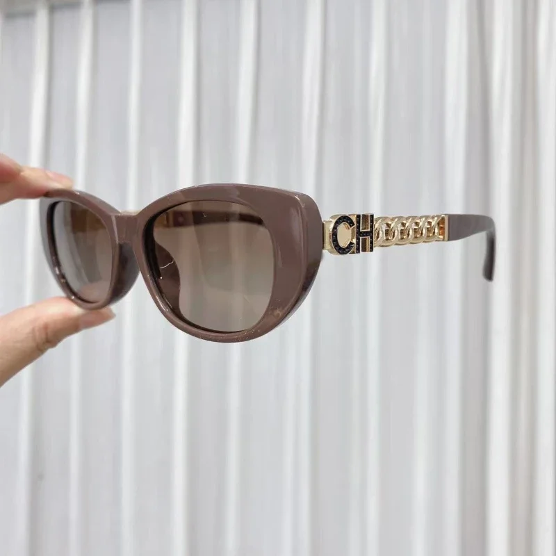 2025 جديد الاستقطاب مربع صغير النظارات الشمسية النساء الرجال رسالة موضة نظارات شمسية سلسلة النظارات المجوفة السيدات Gafas دي سول UV400