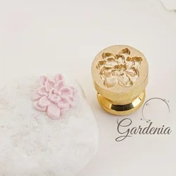 1pc Gardenia Seal Seal 0.59in Brass Fire Paint Wax Print Head Envelope Seal Christmas Gift Packaging Wedding Invitation Letter