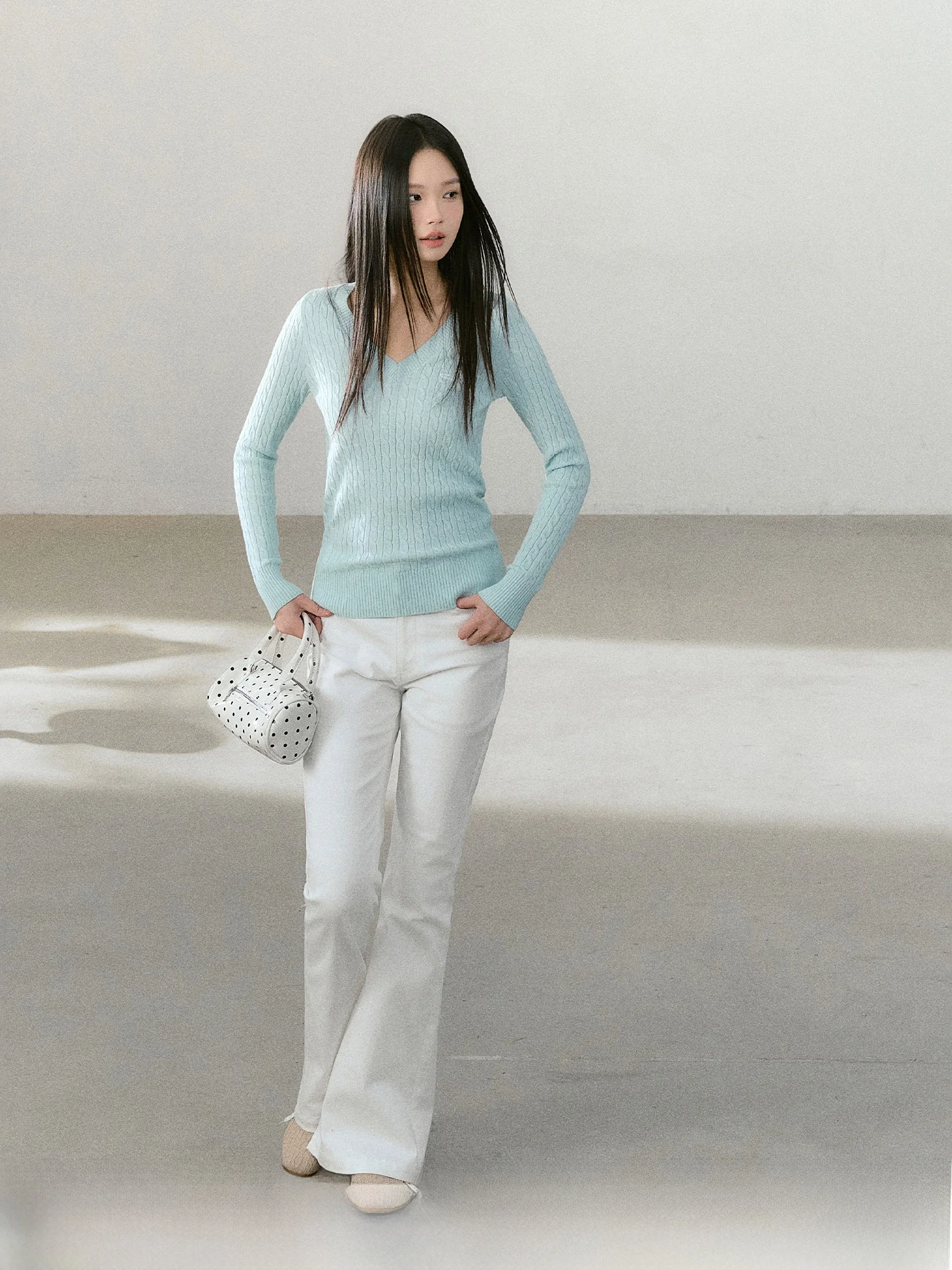 

Облегающий вязаный свитер из смесовой шерсти с длинными рукавами и V-образным вырезом CYNi Underglaze, серия Spring Sunine, повседневный базовый топ